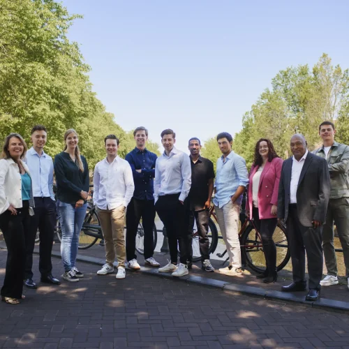 Team SFAA adviseurs en experts groepsfoto buiten